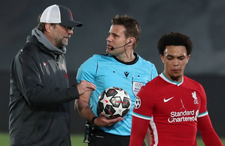 德天空：多特不会轻易放走施洛特贝克，即便承担自由离队风险（德天空：即便冒施洛特贝克自由身离队风险，多特也不打算轻易放人）