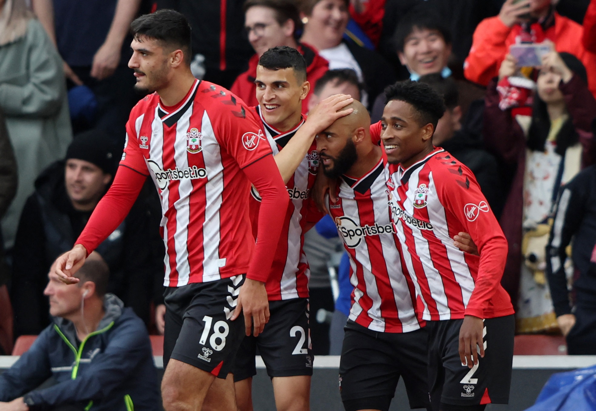 意杯焦点战：拉齐奥迎战AC米兰，蓝鹰寻求复仇，红黑军团力争双杀（意杯重磅对决：拉齐奥主场战AC米兰，蓝鹰誓雪前耻，红黑剑指双杀）