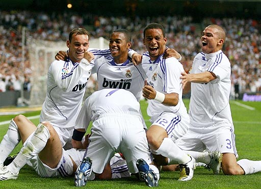 火箭哈登末节爆发连得15分（火箭哈登末节火力全开连拿15分）