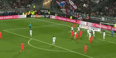 胖了？美媒晒浓眉训练图配文：浓眉的肚子从衣服里露出来了！（胖了吗？美媒晒浓眉训练照：衣摆上翻，腹部露出！）