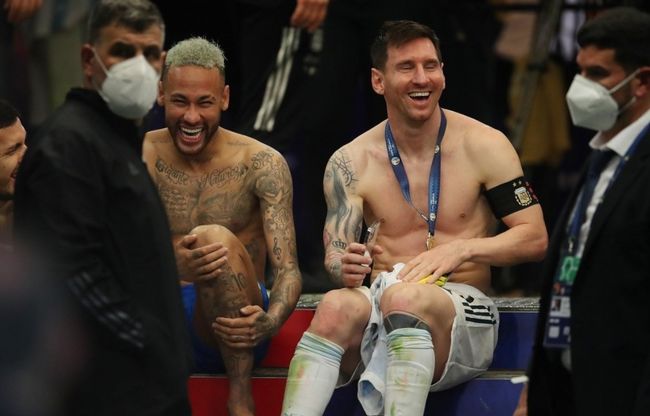 莱切vs都灵：班达、法尔科内首发，切-亚当斯、弗拉希奇出战（莱切战都灵：班达、法尔科内先发，弗拉希奇与切-亚当斯登场）