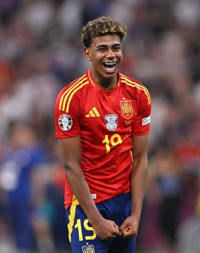 每体：有消息人士称，很难想象维尼修斯下赛季还会留在皇马（每体：知情人士称，维尼修斯下赛季留在皇马希望渺茫）