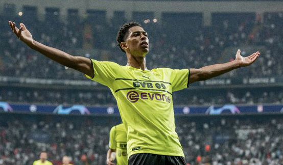 不差钱，阿联酋足协提供5架专机拉球迷去客场看世预赛（阿联酋足协豪气包机，5架专机送球迷赴客场看世预赛）