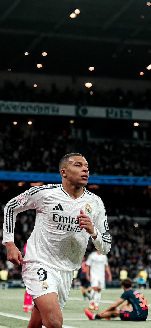 19岁国足新星登陆德乙，半年冲德甲，复刻传奇？（19岁国脚新秀登陆德乙，半年冲刺德甲，能否再写传奇？）