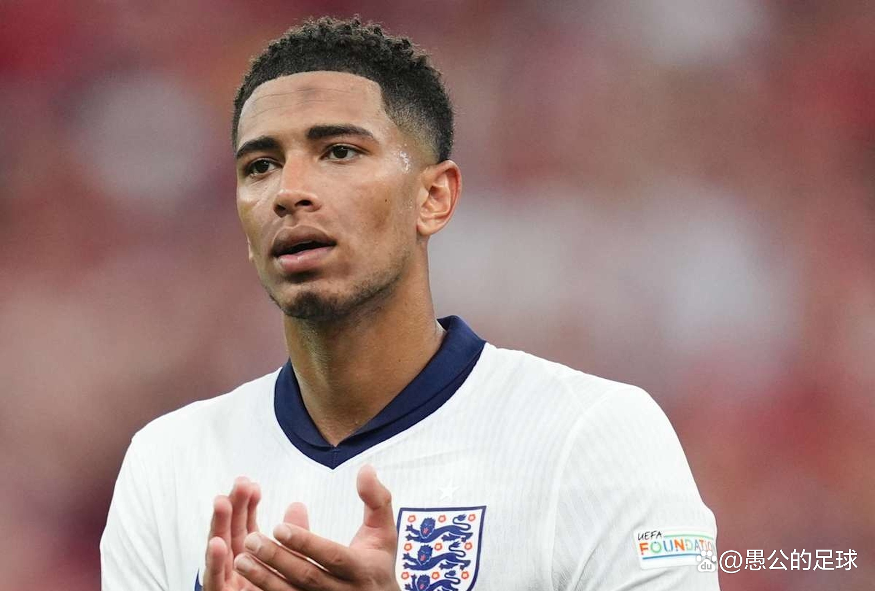 又犯规了！第二节刚上来杨瀚森补防科沃德又被裁判吹打手&已经3犯（次节开局杨瀚森补防科沃德再被吹打手，个人犯规已3次）