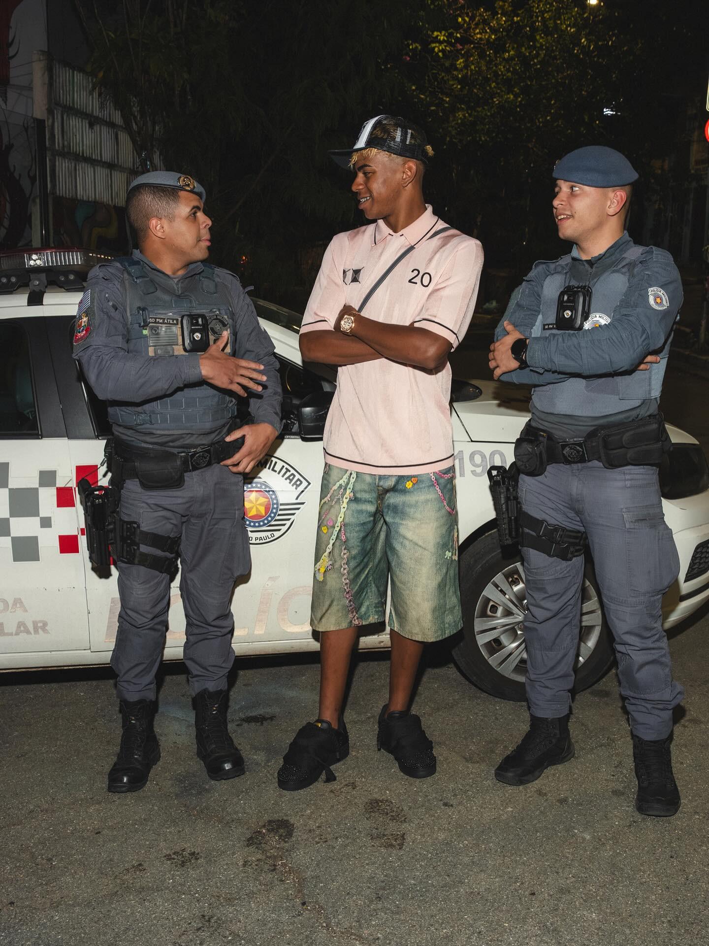 如何提升足球场上的无球跑动？（如何增强足球场上的无球跑动能力？）