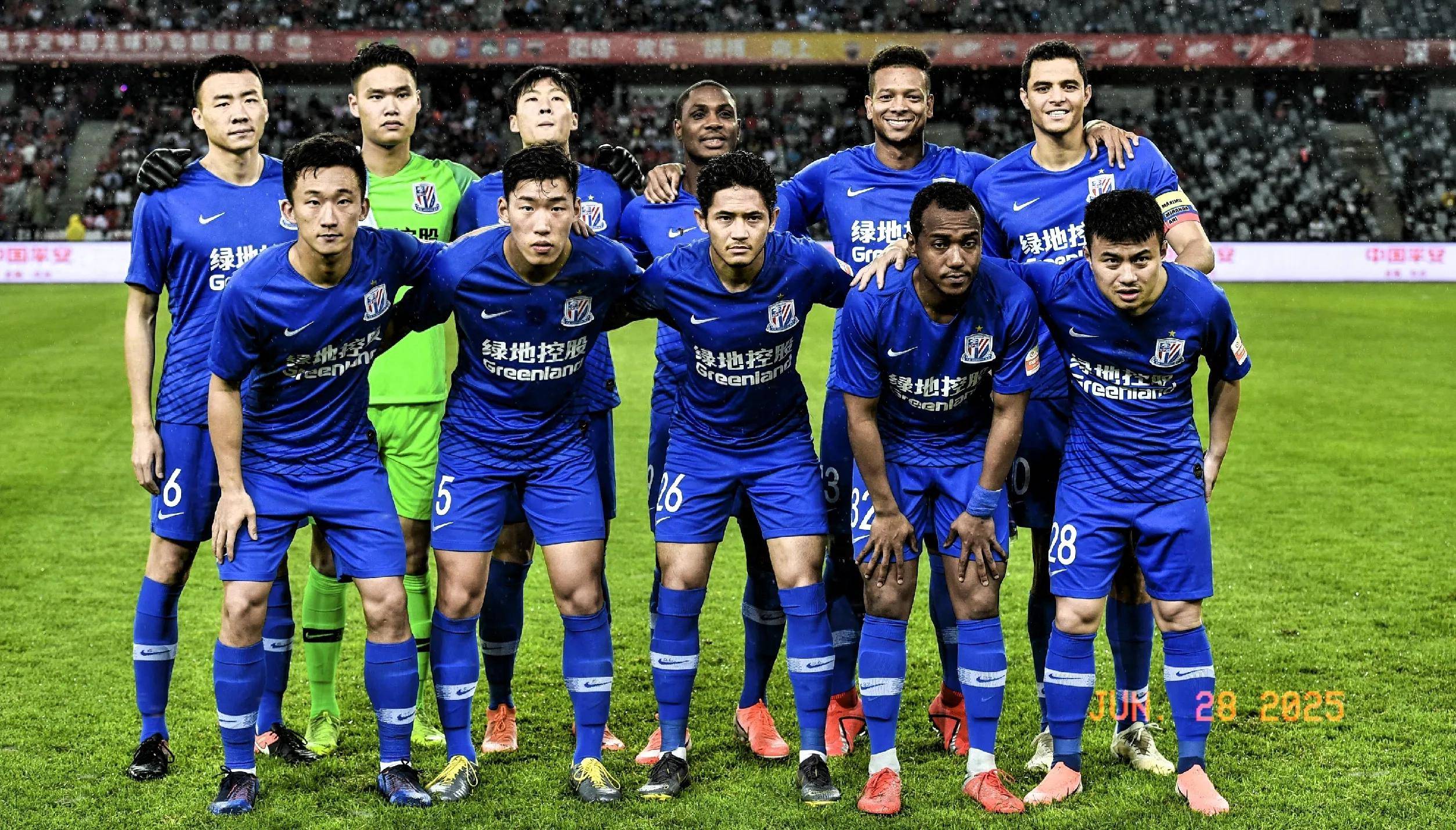 多纳鲁马：自豪能力压众多优秀门将获奖，盼在曼城获更大成功（多纳鲁马：为力压群雄捧杯感到骄傲，期待在曼城创造更大辉煌）