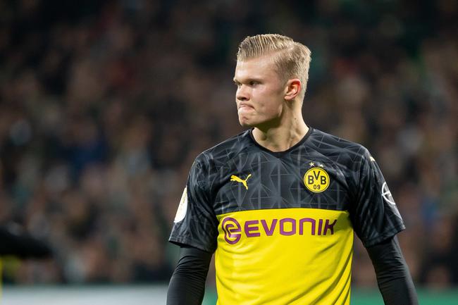 德甲半场：费尔南德斯连送精彩扑救，奥格斯堡0-0汉堡（德甲半场：费尔南德斯连连神扑，奥格斯堡与汉堡互交白卷）