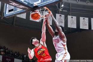 克尔费尔德：成为首位单场对诺伊尔打进两个点球的人？太棒了（克尔费尔德：单场两度点杀诺伊尔成第一人，太棒了）