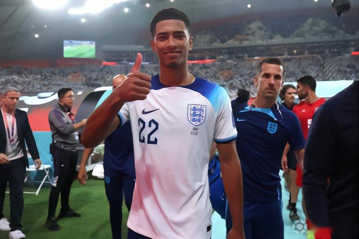 身残志坚！布基纳法索边锋2年前左眼失明，仍坚持职业足球之路（左眼两年前失明仍不言弃，布基纳法索边锋坚守职业足球梦）