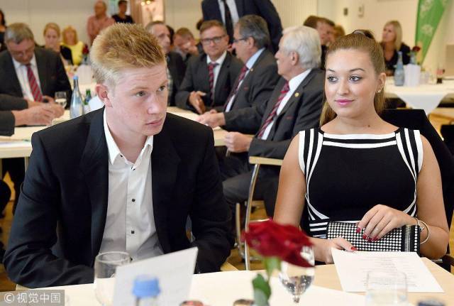 热议海港平柔佛：十分狼狈且侥幸；陈威出色全队血性（海港战平柔佛引热议：过程狼狈且侥幸，陈威高光全队展现血性）